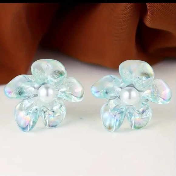 - 🌸Iridescent Blue Hibiscus Acrylic Pearl Post Back Earrings - Picture 12 of 12